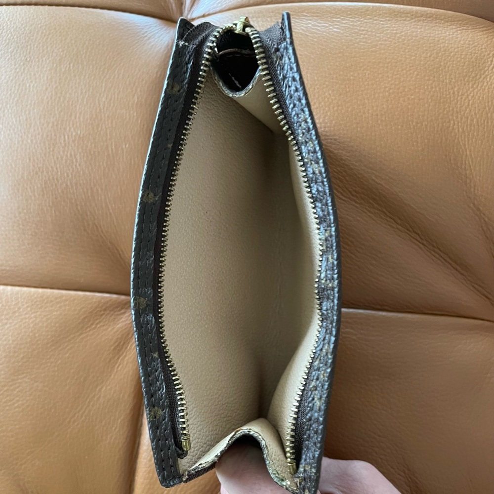 Authentic Louis Vuitton Toilette Pouch - Brown & Tan Traditional Monogram. - Picture 3 of 14